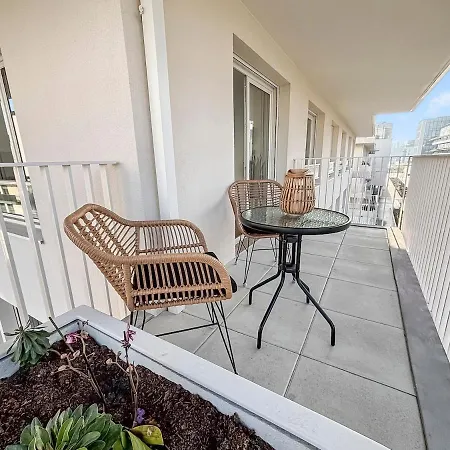 Balcon Ensoleillé, Design Moderne Appartement *