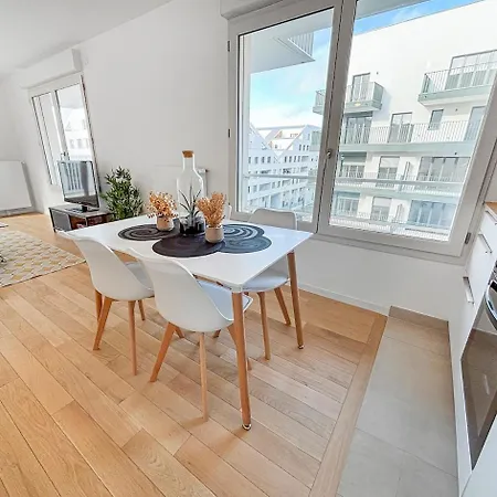 Balcon Ensoleille, Design Moderne Apartment