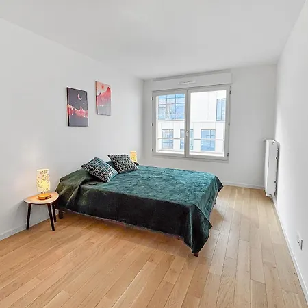 Appartement Balcon Ensoleillé, Design Moderne