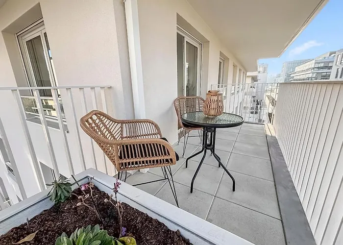 Balcon Ensoleille, Design Moderne アパート *